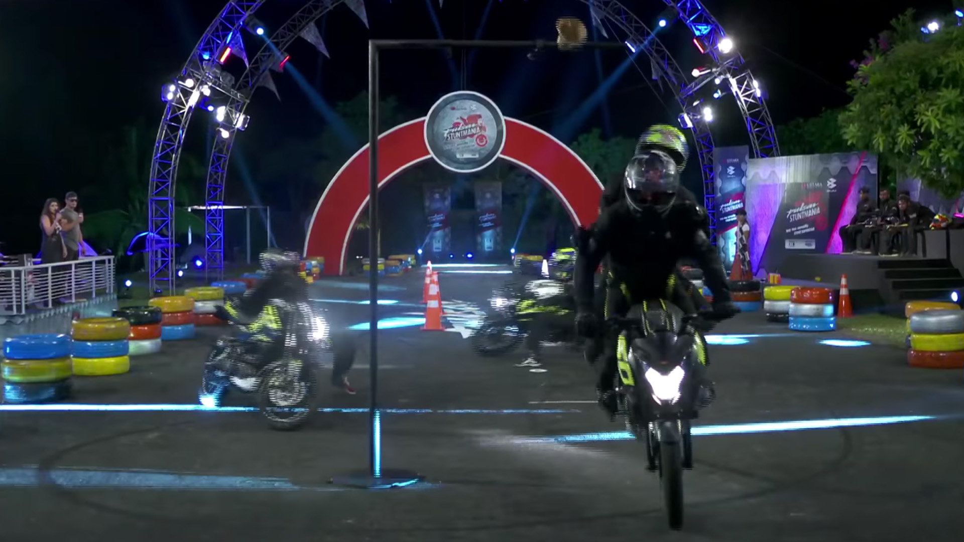 Pulsar Stuntmania 2019 Stoppie